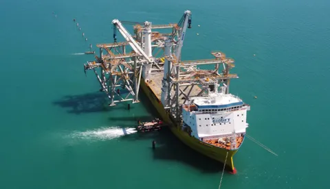 Vessel performing heavy lift operations
